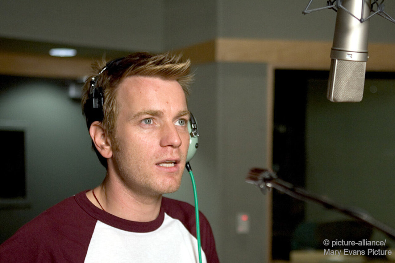 Ewan Mc Gregor im Tonstudio. Foto: picture alliance/mary evans/picture library.